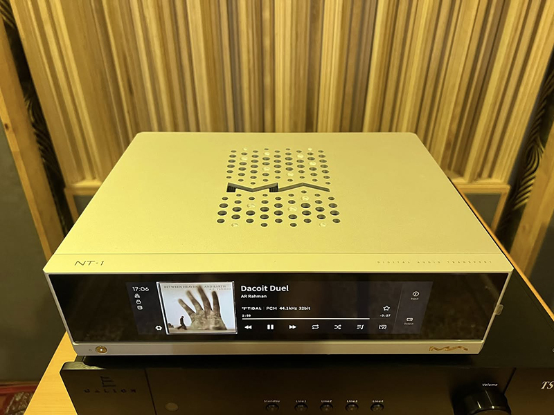 /uploads/image/2025/12/16/7b68aa75a33665c15cbdcfb0e2af9c29.jpg 12.16 KAKi Audio NT-1 二创1.jpg